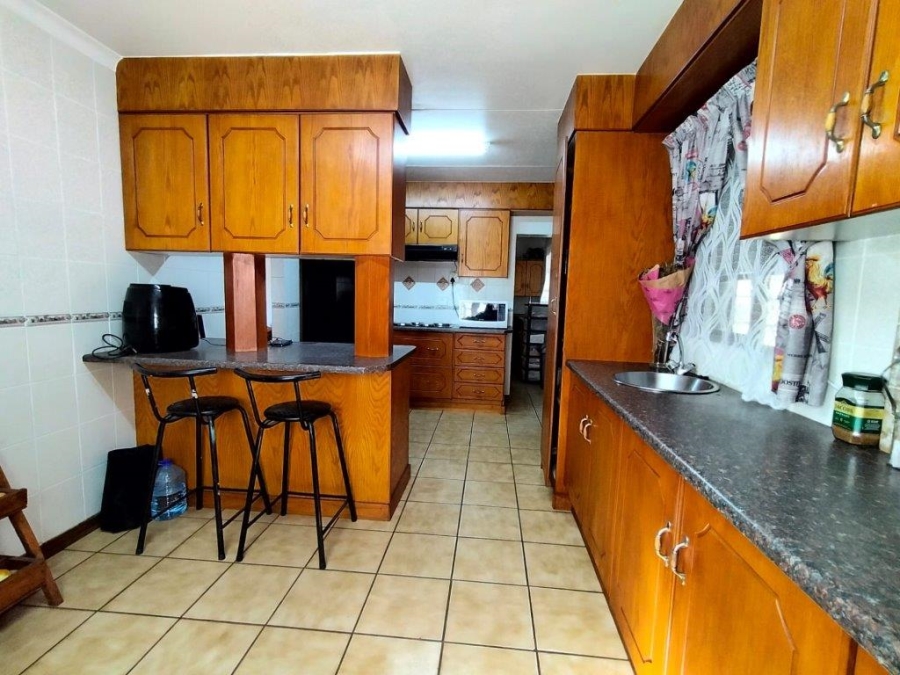 4 Bedroom Property for Sale in Oos Einde North West